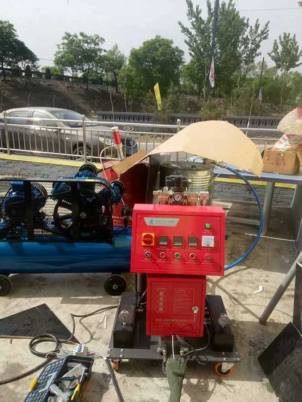 JNJX-III(E)型聚氨酯發(fā)泡設(shè)備(圖1) JNJX-III(E)型聚氨酯發(fā)泡設(shè)備