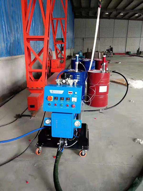 聚氨酯泡沫噴涂機(圖1) Q2600聚氨酯泡沫噴涂機罐體填充案例