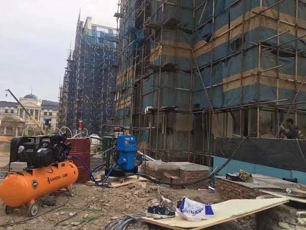 江蘇聚氨酯噴涂機(jī) 冷庫(kù)外墻保溫(圖1) 冷庫(kù)外墻保溫施工