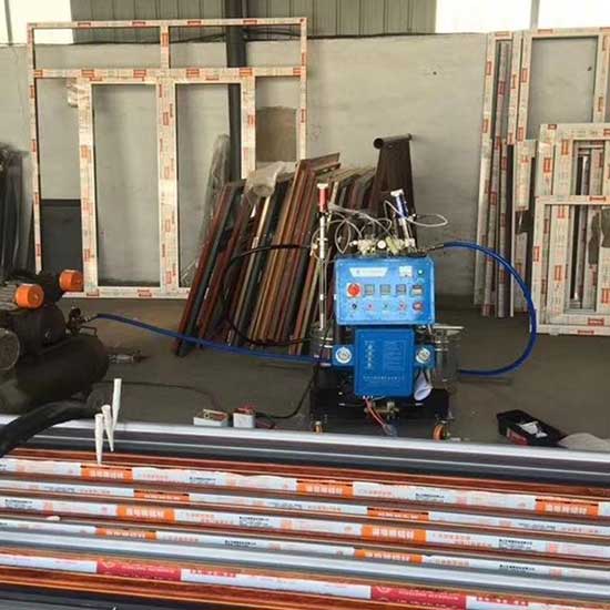 鋁型材填充發(fā)泡設備(圖1) JNJX-Q2600型鋁型材填充發(fā)泡設備