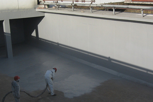哪里有噴聚脲的施工隊(duì)(圖1) 工業(yè)水池聚脲防腐涂料施工案例