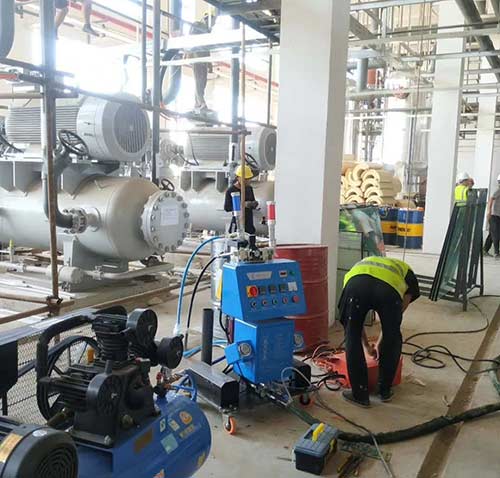 澆注聚氨酯設(shè)備(圖2) 高壓Q2600D瓦殼管殼澆注聚氨酯設(shè)備