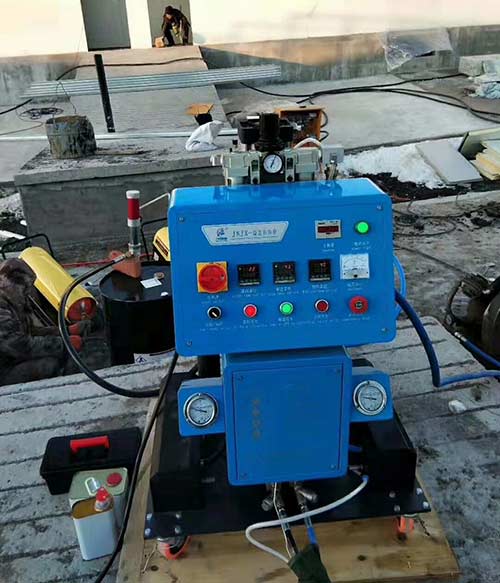 硬泡聚氨酯外墻外保溫(圖2) Q2600型外墻聚氨酯發(fā)泡機