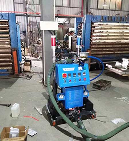 聚氨酯門板噴塑(圖1) Q2600D聚氨酯門板噴塑設(shè)備