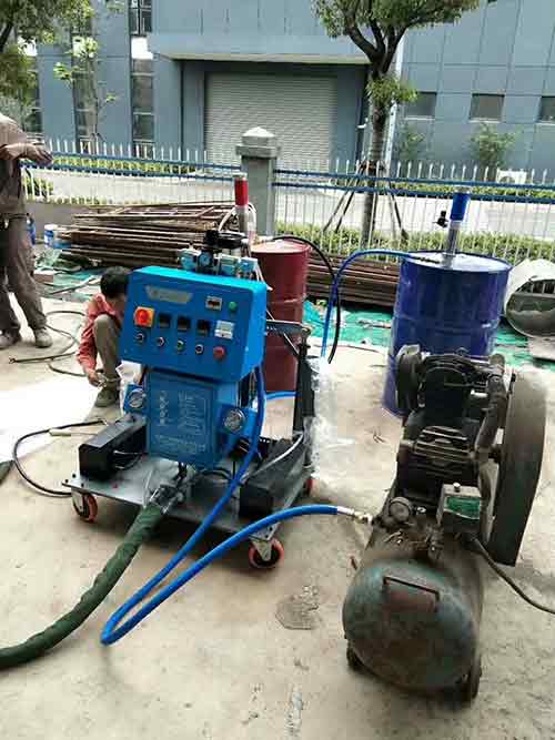 雙組份聚氨酯材料無縫對接噴涂機(jī)(圖1) Q2600雙組份聚氨酯材料無縫對接噴涂機(jī)