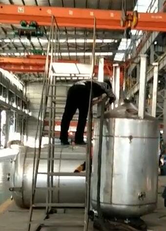 太陽能水箱澆注 聚氨酯噴涂機(jī)廠家(圖1) 太陽能水箱澆注 聚氨酯噴涂機(jī)廠家