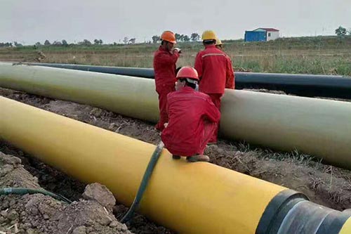 聚氨酯保溫材料管道補口施工專用噴涂設(shè)備(圖2) 聚氨酯保溫材料管道補口施工