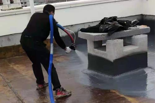 樓房屋頂噴涂聚脲防水施工專用噴涂設(shè)備(圖2) 樓房屋頂噴涂聚脲防水施工