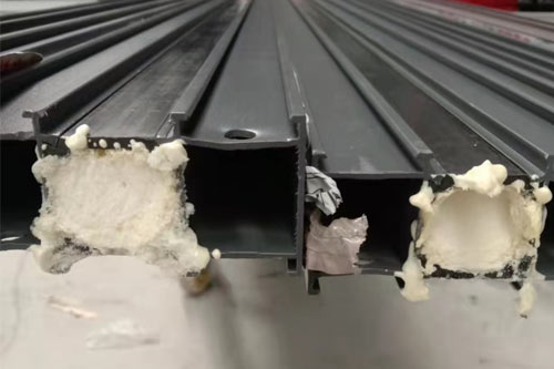 別墅裝修聚氨酯發(fā)泡泡沫用于斷橋鋁填充墻體保溫(圖2) 別墅裝修聚氨酯發(fā)泡