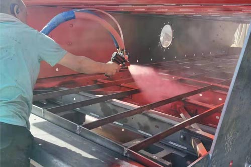 聚脲防水涂料設備 液壓驅(qū)動讓動力更加澎湃(圖3) 聚脲防水涂料礦山設備噴涂案例