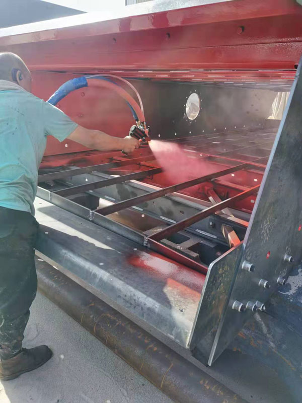 浮選機(jī)礦山機(jī)械內(nèi)襯耐磨涂料(圖3) 浮選機(jī)礦山機(jī)械內(nèi)襯耐磨涂料施工案例