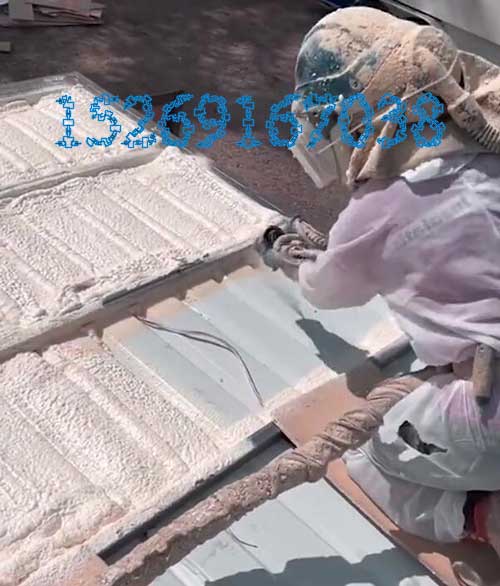 單板彩鋼瓦頂棚保溫噴涂聚氨酯發(fā)泡機(圖3) 單板彩鋼瓦頂棚保溫噴涂聚氨酯案例