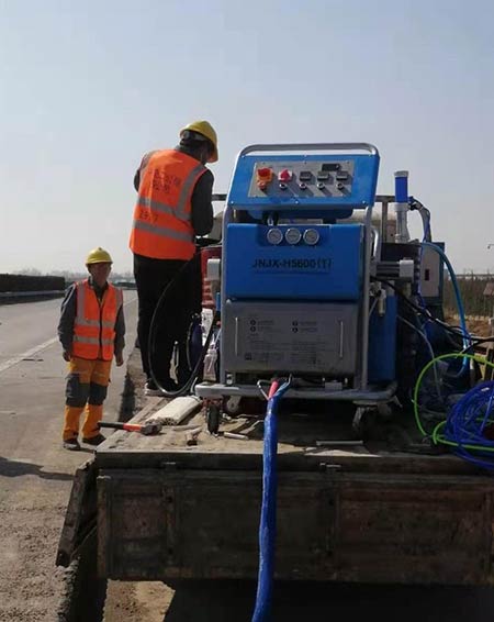 聚氨酯注漿機(jī)(圖1) 液壓H5600T聚氨酯注漿機(jī)