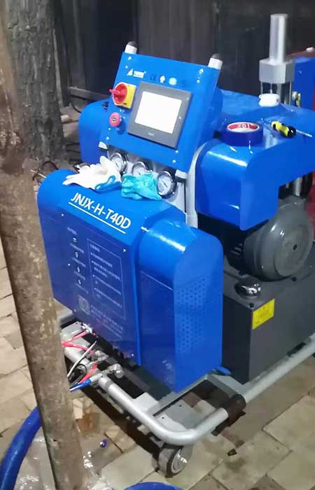 保溫層噴涂機器(圖1) 液壓HT40D聚氨酯發(fā)泡噴涂機