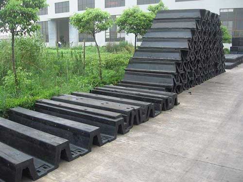 聚脲護(hù)舷防腐(圖3) 聚脲護(hù)舷防腐